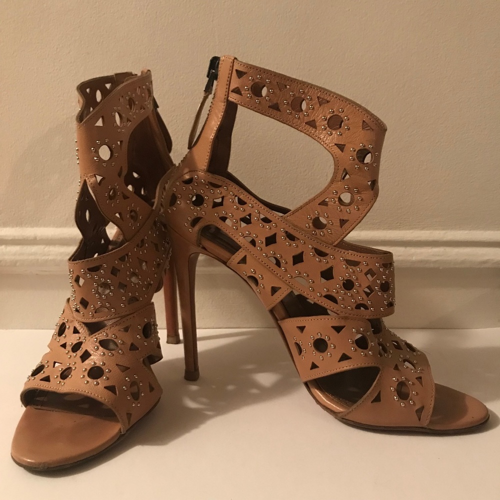 SALE 🎉ALAIA Nude Laser-Cut Studded Gladiator Heel